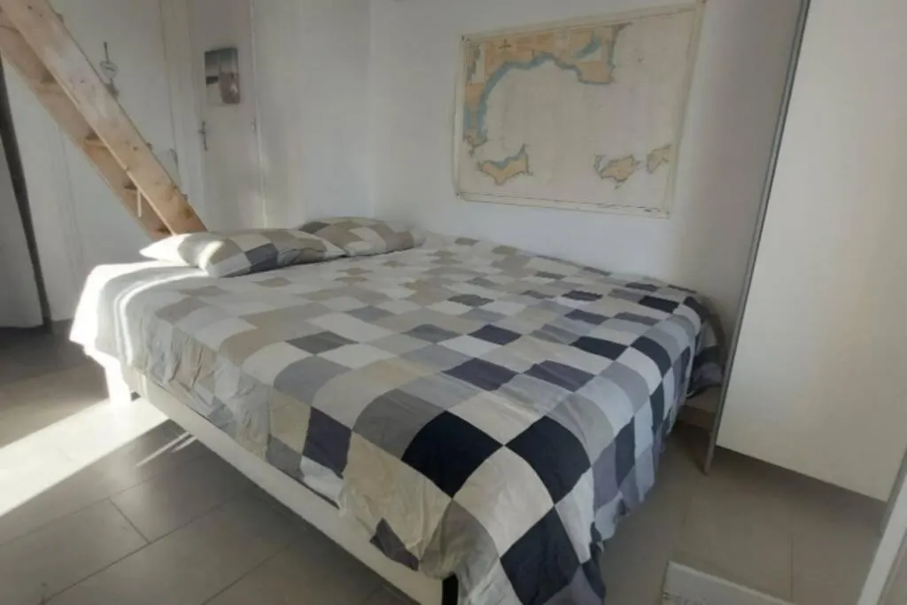 Appartement Studio Pieds Dans L'Eau Hyeres 1Er Etage France